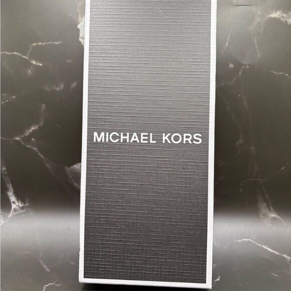 Michael kors Hudson logo lanyard case for Apple AirPods Pro. - Picture 3 of 13